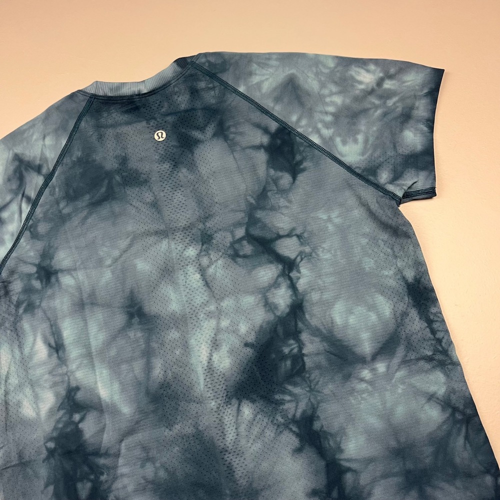 Lululemon Swiftly Tech Short Sleeve 2.0 Women Size 10 Blue Tie Dye Athletic Top